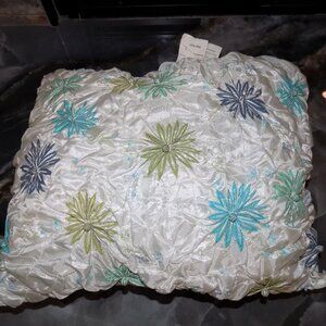 Vintage Chic White W/Flower Pillow NEW 13.5 x 11